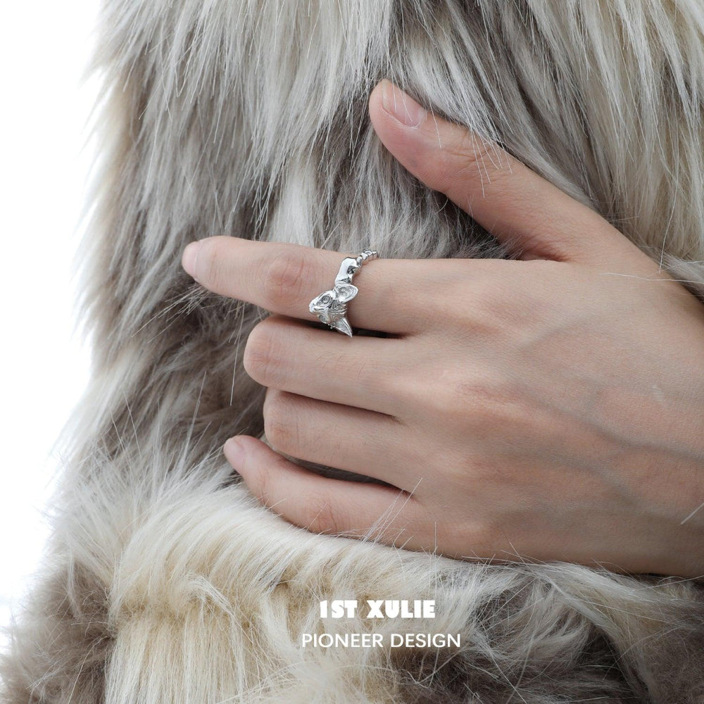 1ST XULIE "Cat's Gaze" Statement Angular Cat Head Open Ring in 925 Sterling Silver - Detail Shot