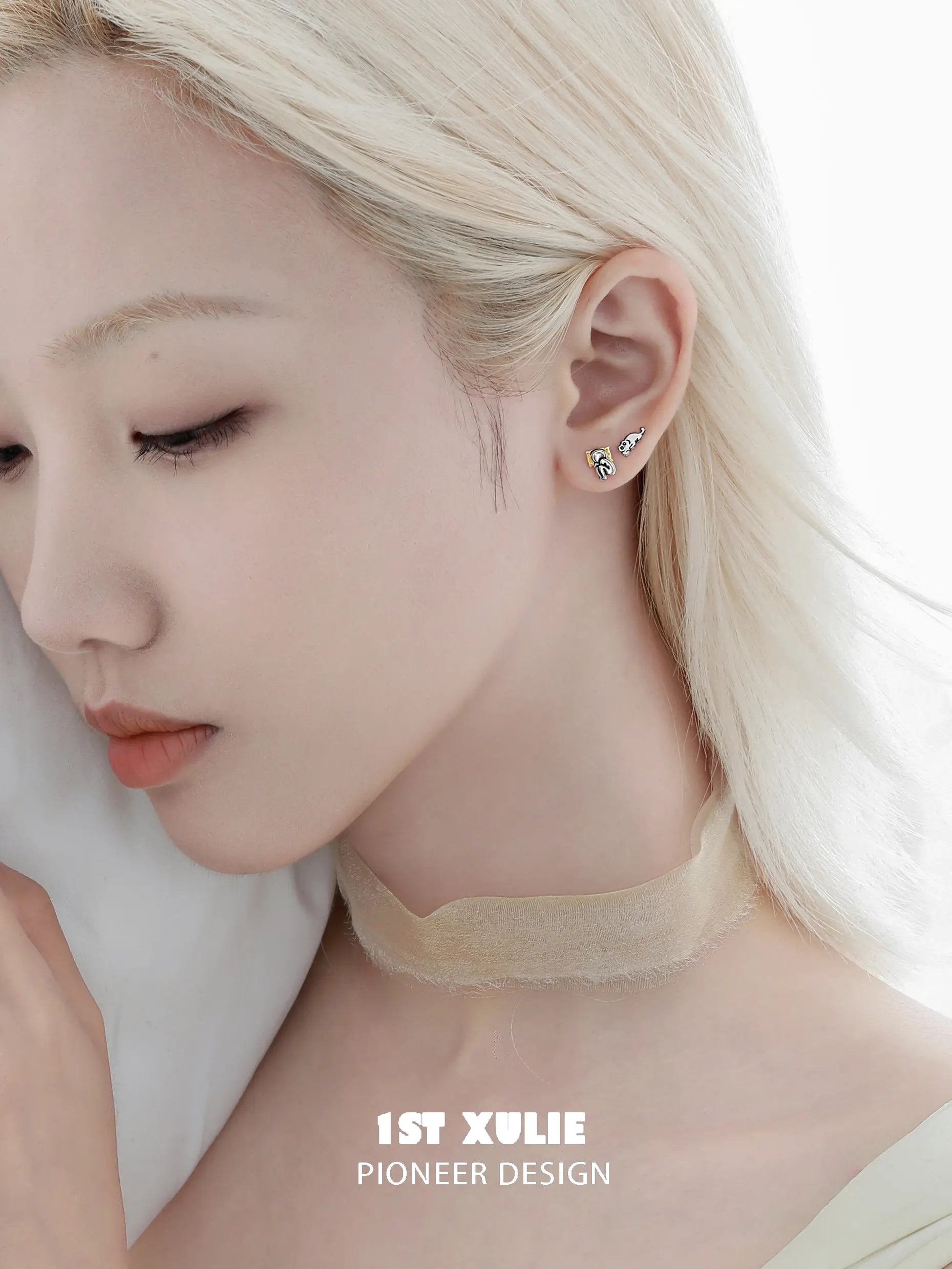 1ST XULIE "Cat's Gaze" Asymmetrical Human and Cat Stud Earrings in 925 Sterling Silver - Packaging View 1ST XULIE "Cat's Gaze" Asymmetrical Human and Cat Stud Earrings in 925 Sterling Silver - Packaging View