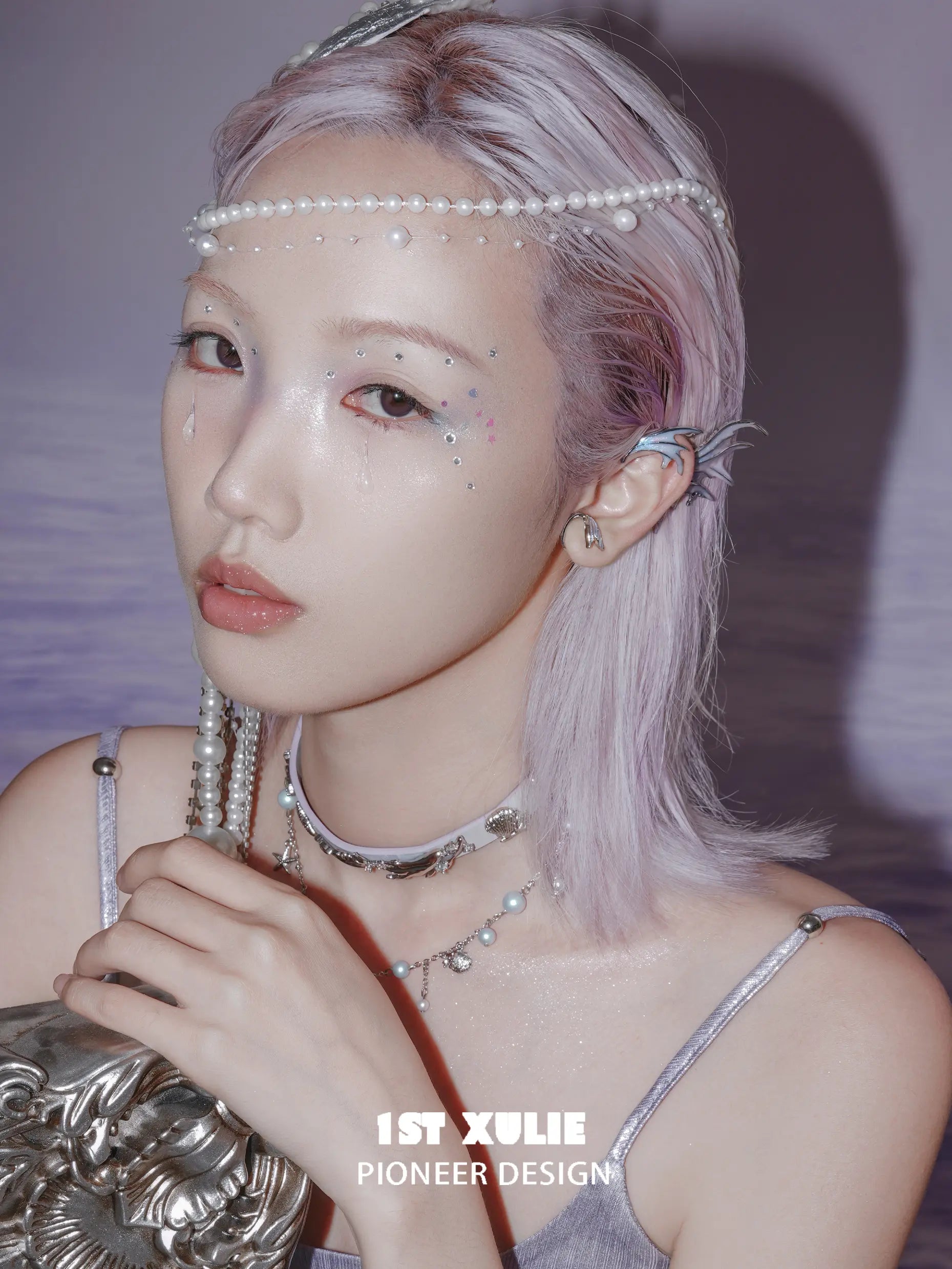 1ST XULIE "ATLANTIS" Asymmetrical Seahorse Fin Ear Hook in Platinum Plated - Side View 1ST XULIE "ATLANTIS" Asymmetrical Seahorse Fin Ear Hook in Platinum Plated - Side View