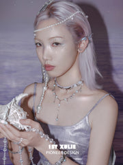 1ST XULIE "ATLANTIS" Asymmetrical Seahorse Fin Ear Hook in Platinum Plated - Detail Shot