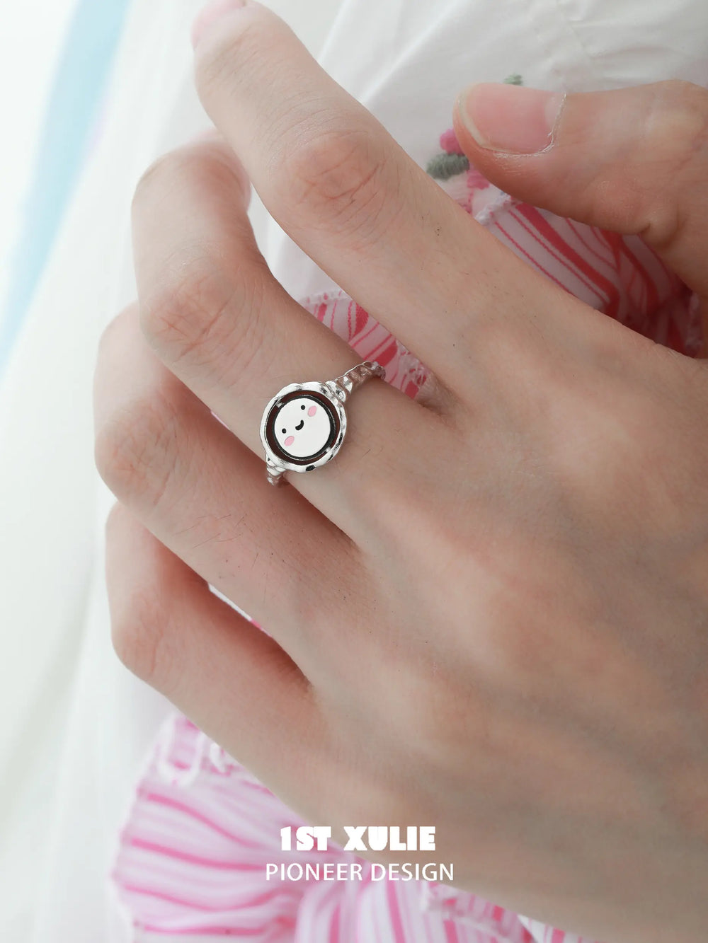 1ST XULIE "Mood Diary" Broken Heart Enamel Open Ring in 925 Sterling Silver - Detail Shot