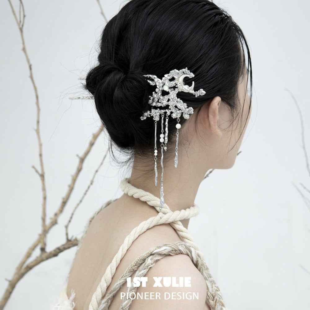 1ST XULIE "MYTH OF THE MOON" Celestial Black Moon Shell Tassel Hairpin in Platinum Plated - Angle View