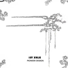 1ST XULIE "MYTH OF THE MOON" Celestial Black Moon Shell Tassel Hairpin in Platinum Plated - Detail Shot