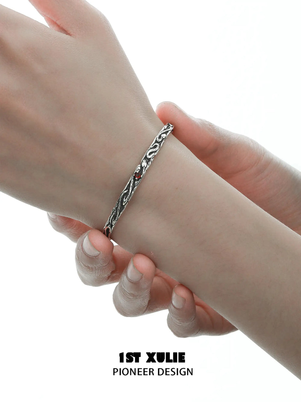 1ST XULIE "Snake Bite" Crystal Bangle Bracelet in 925 Sterling Silver - Detail Shot