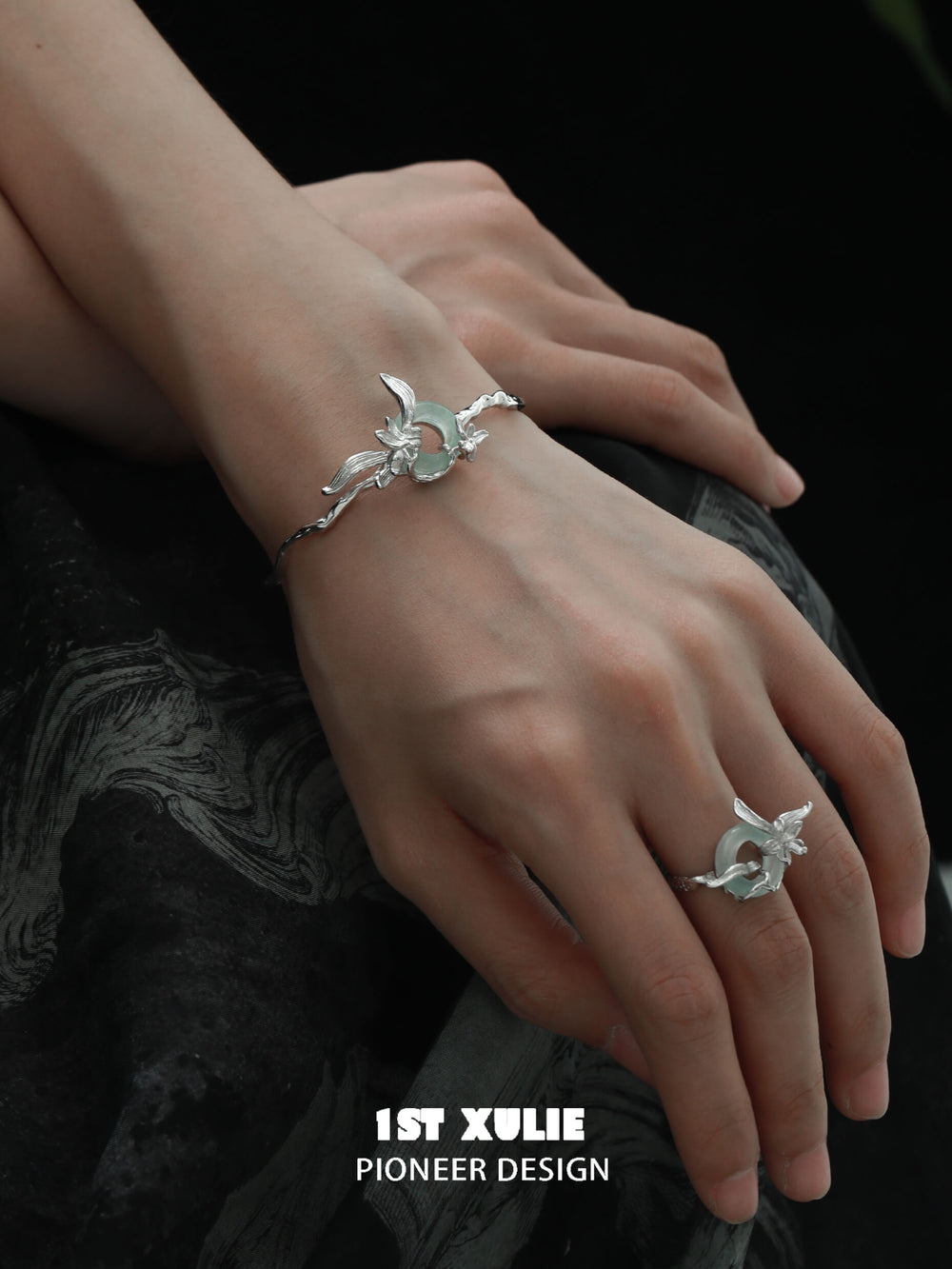 1ST XULIE "Irises" Dainty Quartz Jade Bracelet in 925 Sterling Silver - Detail Shot