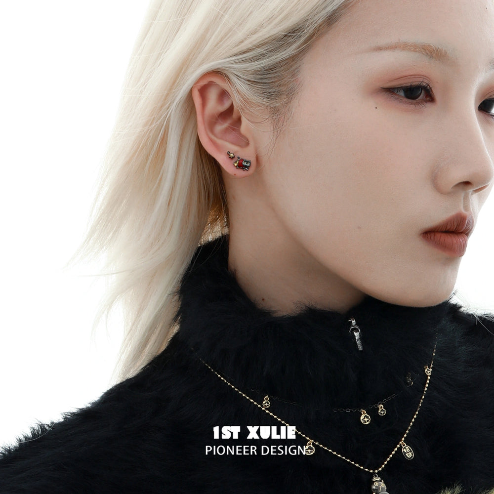 1ST XULIE "Lucky Cat" Dainty Stud Earrings in 925 Sterling Silver - Detail Shot