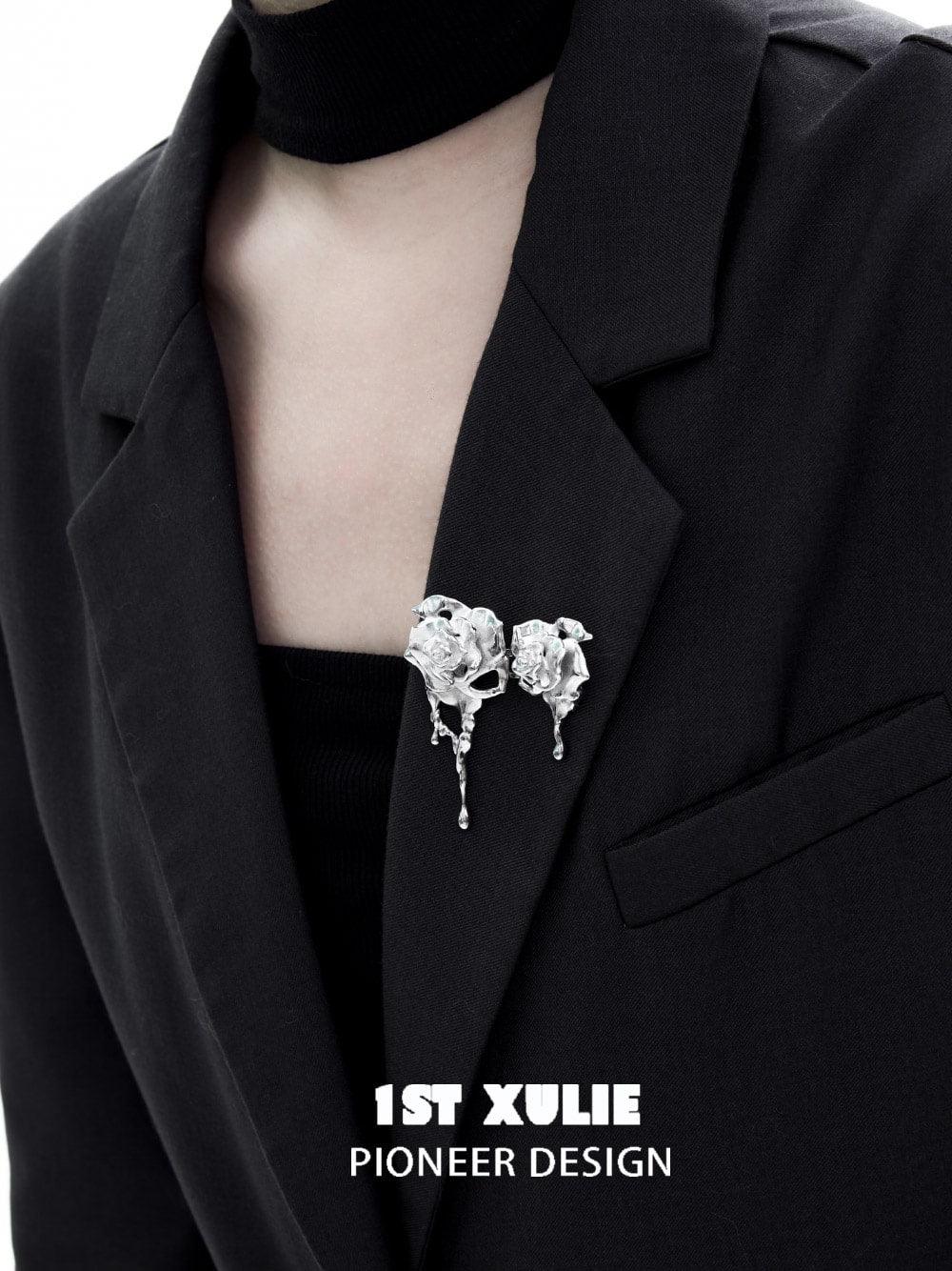 1ST XULIE "Taboo Rose" Detachable Double Rose Brooch in Platinum Plated - Detail Shot