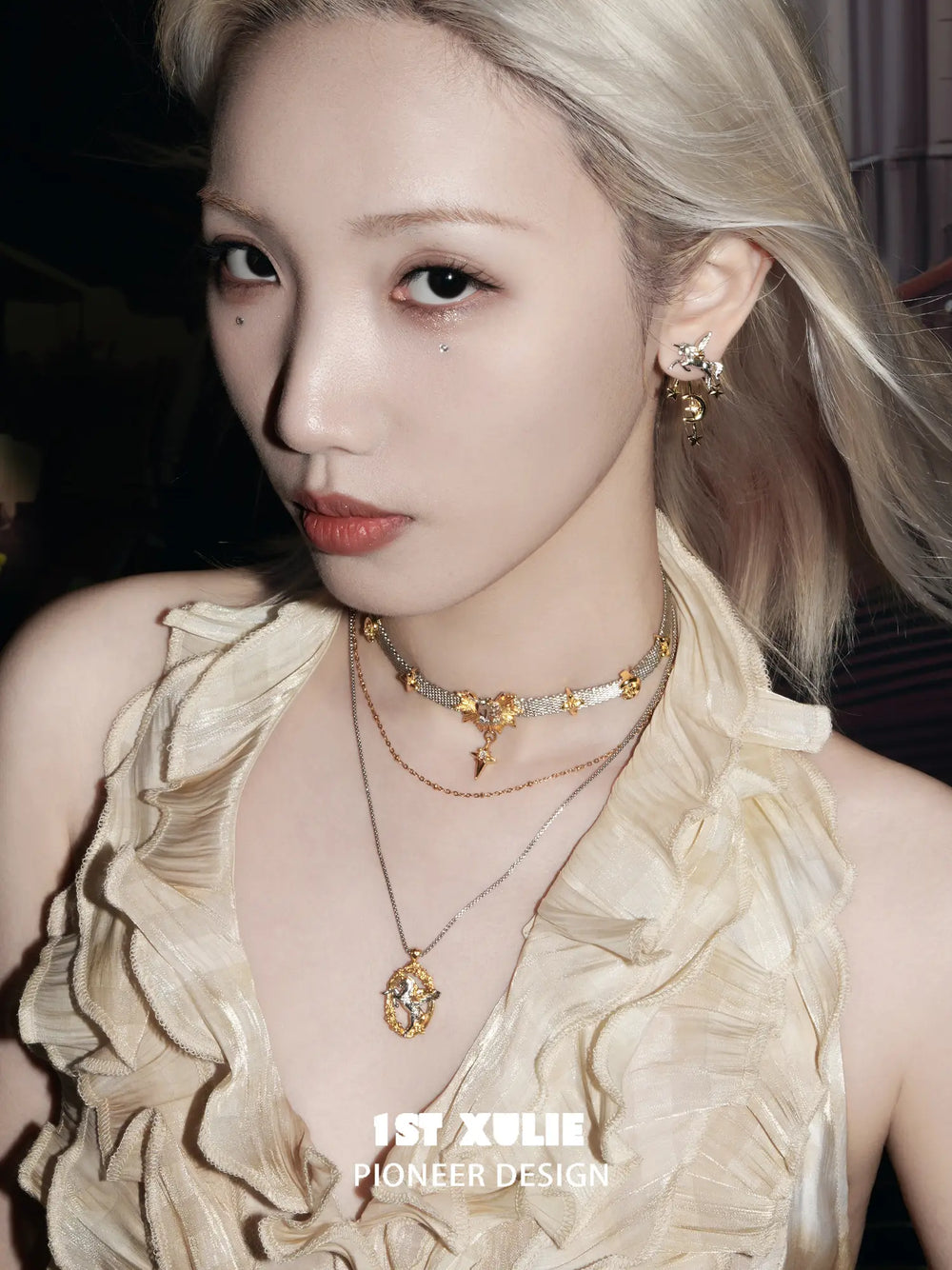 1ST XULIE "DREAM HORSE" Dreamy Unicorn Necklace in 18K Gold and Platinum Plated - Detail Shot