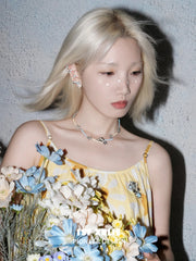 1ST XULIE Jewelry "DAISY" Floral Enamel Daisy Choker Necklace in Brass - Detail Shot