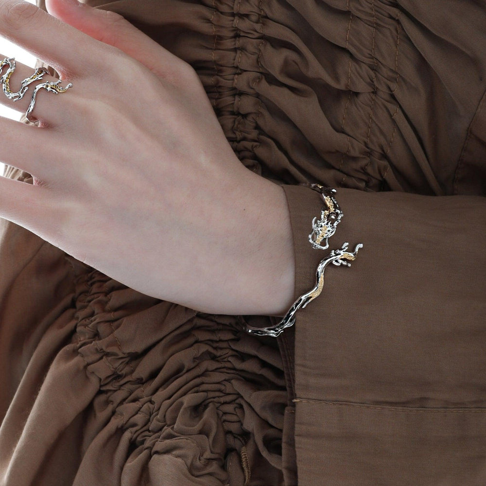 1ST XULIE "Loong" Flowing Dragon Cuff Bracelet in Platinum Plating - Texture Detail