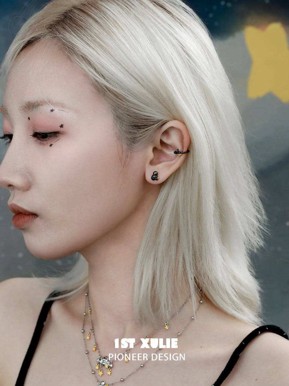 1ST XULIE "Cat's Gaze" Geometric Cat Head Stud Earrings in 925 Sterling Silver - Detail Shot