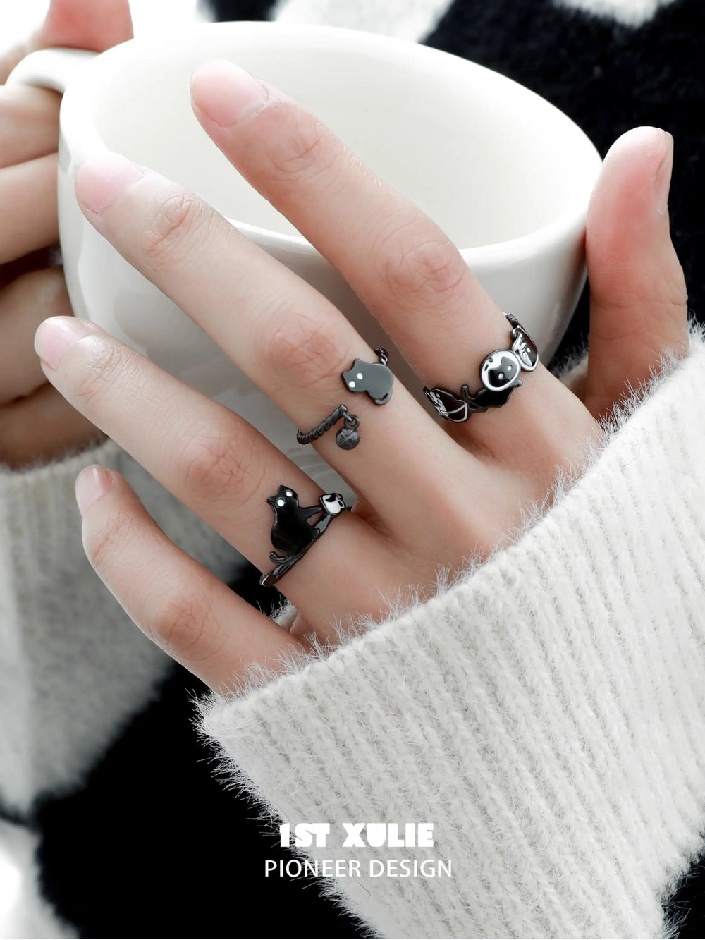 1ST XULIE "Ghosts Cat" Gothic Black Cat Wrap Ring in 925 Sterling Silver - Detail Shot on Model
