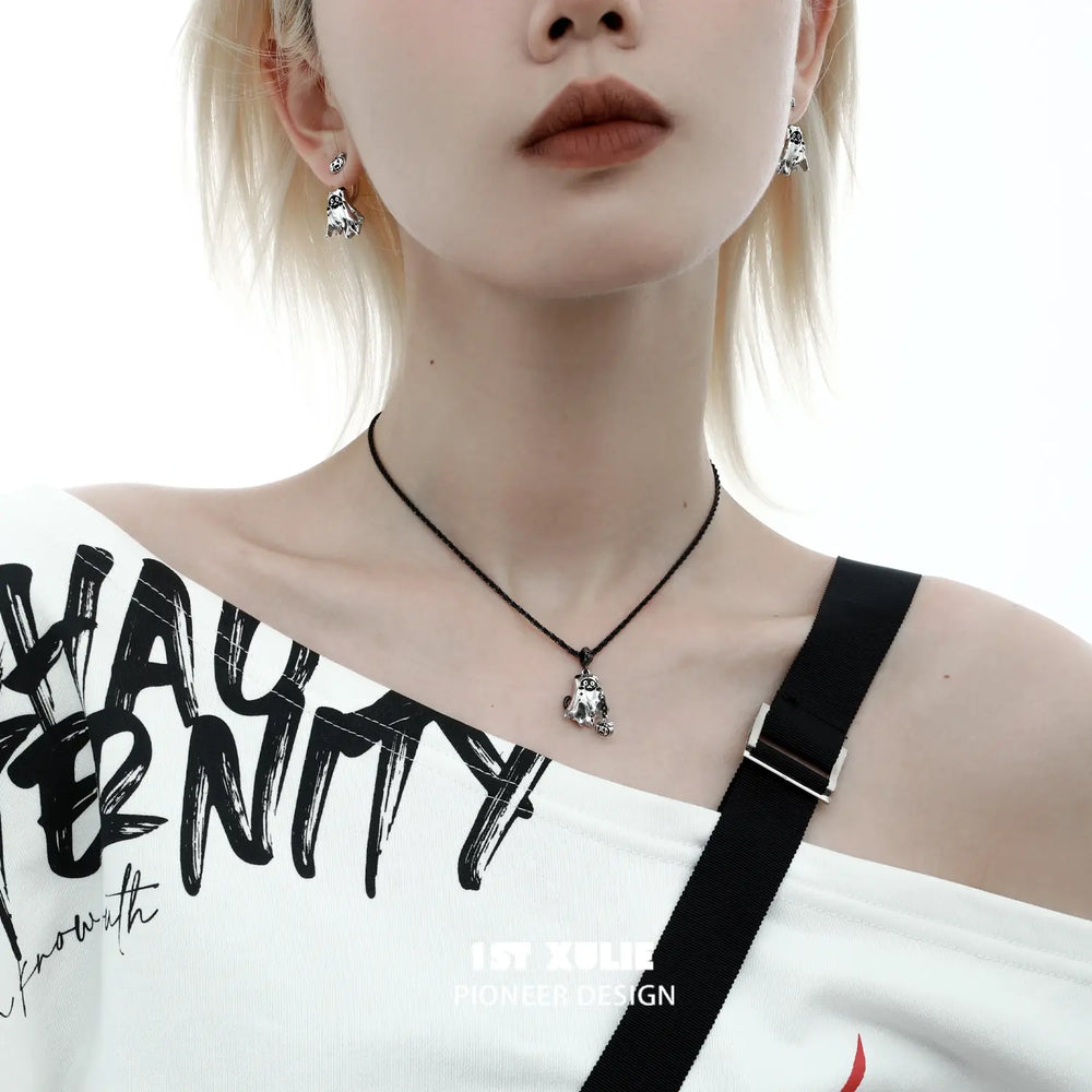 1ST XULIE "Ghosts" Gothic Ghost Cat Pendant Necklace in Platinum Plated - Detail Shot