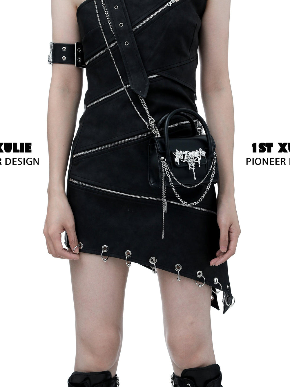 1ST XULIE "Taboo Rose" Gothic Rose Chain Handbag in Microfiber and Alloy - Detail Shot