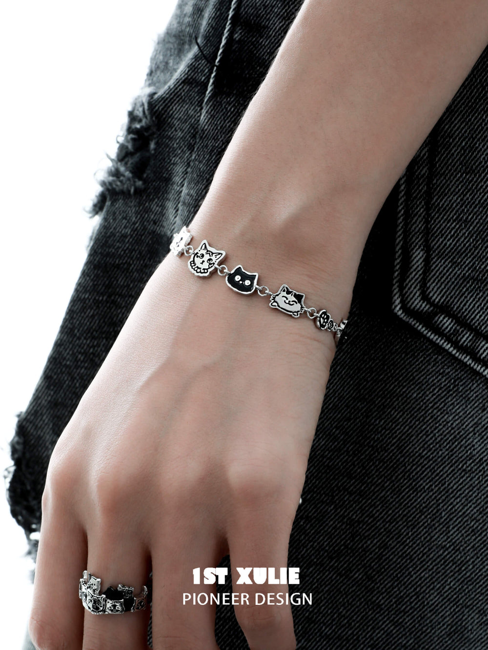 1ST XULIE "Graffiti Kitten" Sleek Adjustable Chain Bracelet in Platinum Plated - Texture Detail