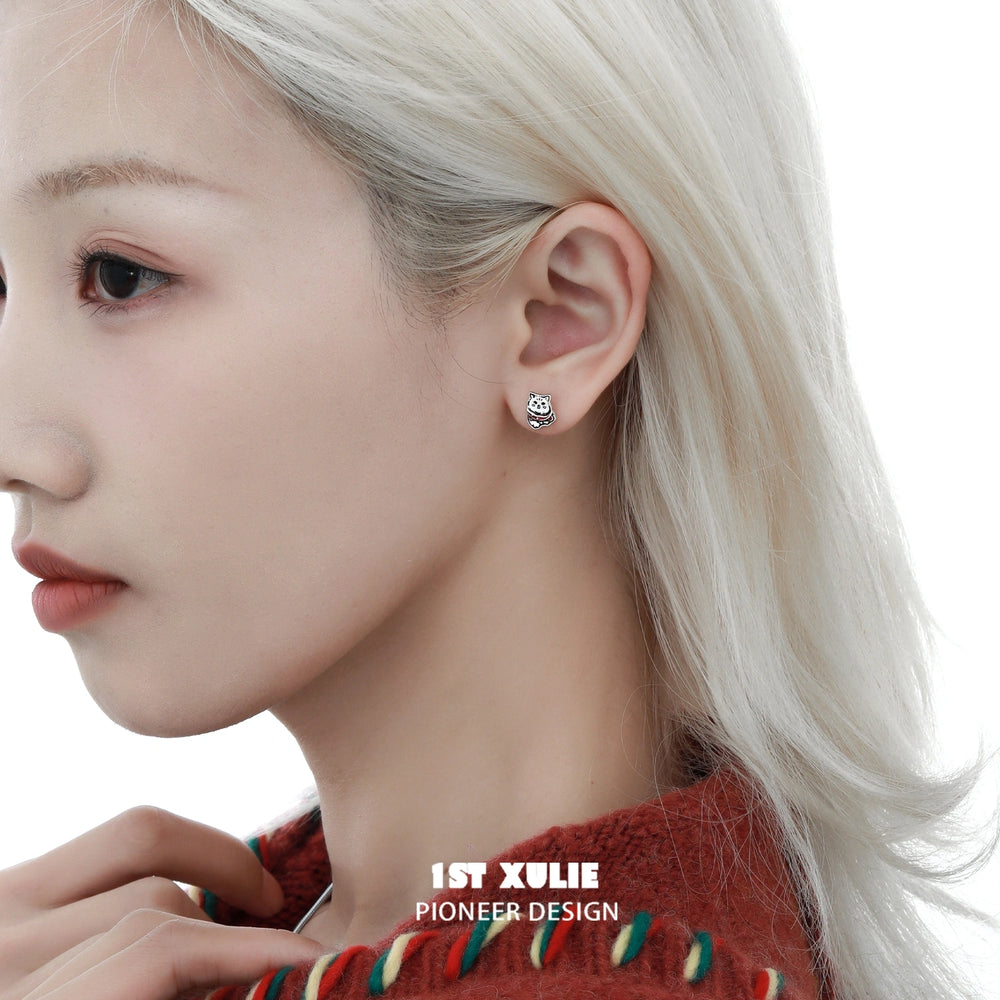 1ST XULIE "MERRY CHRISTMAS 2024" Cute Christmas Graffiti Kitten Stud Earrings in 925 Sterling Silver - Detail Shot