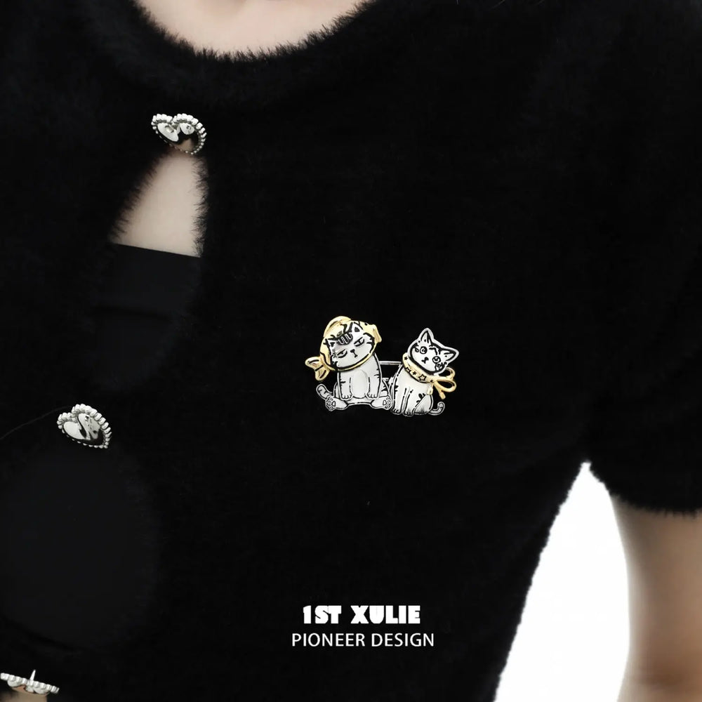 1ST XULIE "Graffiti Kitten" Graffiti Lazy Cat Brooch in Platinum Plated - Angle View