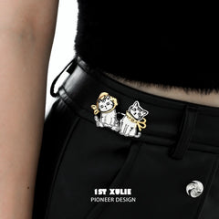 1ST XULIE "Graffiti Kitten" Graffiti Lazy Cat Brooch in Platinum Plated - Lifestyle Shot