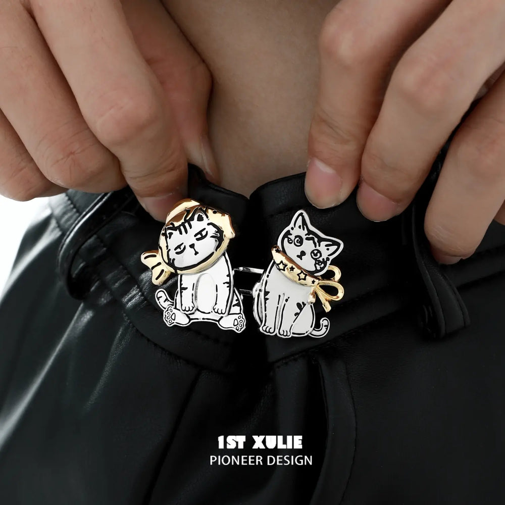 1ST XULIE "Graffiti Kitten" Graffiti Lazy Cat Brooch in Platinum Plated - Side View with Clasp