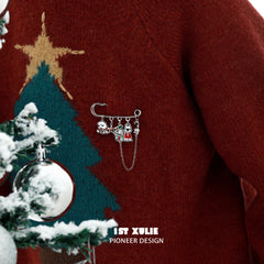 1ST XULIE "MERRY CHRISTMAS 2024" Graffiti Puppy Brooch in Platinum Plated Brass - Side View