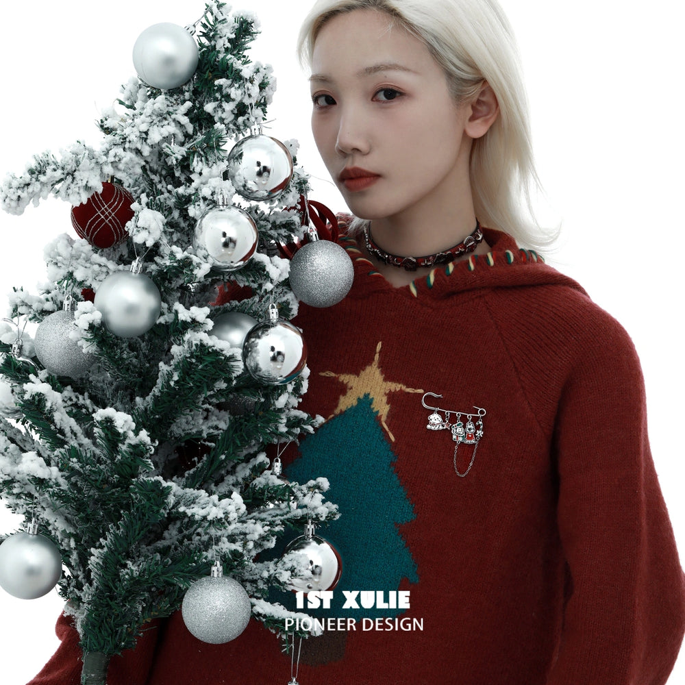 1ST XULIE "MERRY CHRISTMAS 2024" Graffiti Puppy Brooch in Platinum Plated Brass - Detail Shot