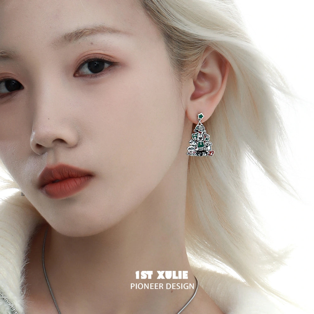 1ST XULIE "MERRY CHRISTMAS 2024" Graffiti Puppy Christmas Tree Stud Earrings in Platinum Plated - Detail Shot