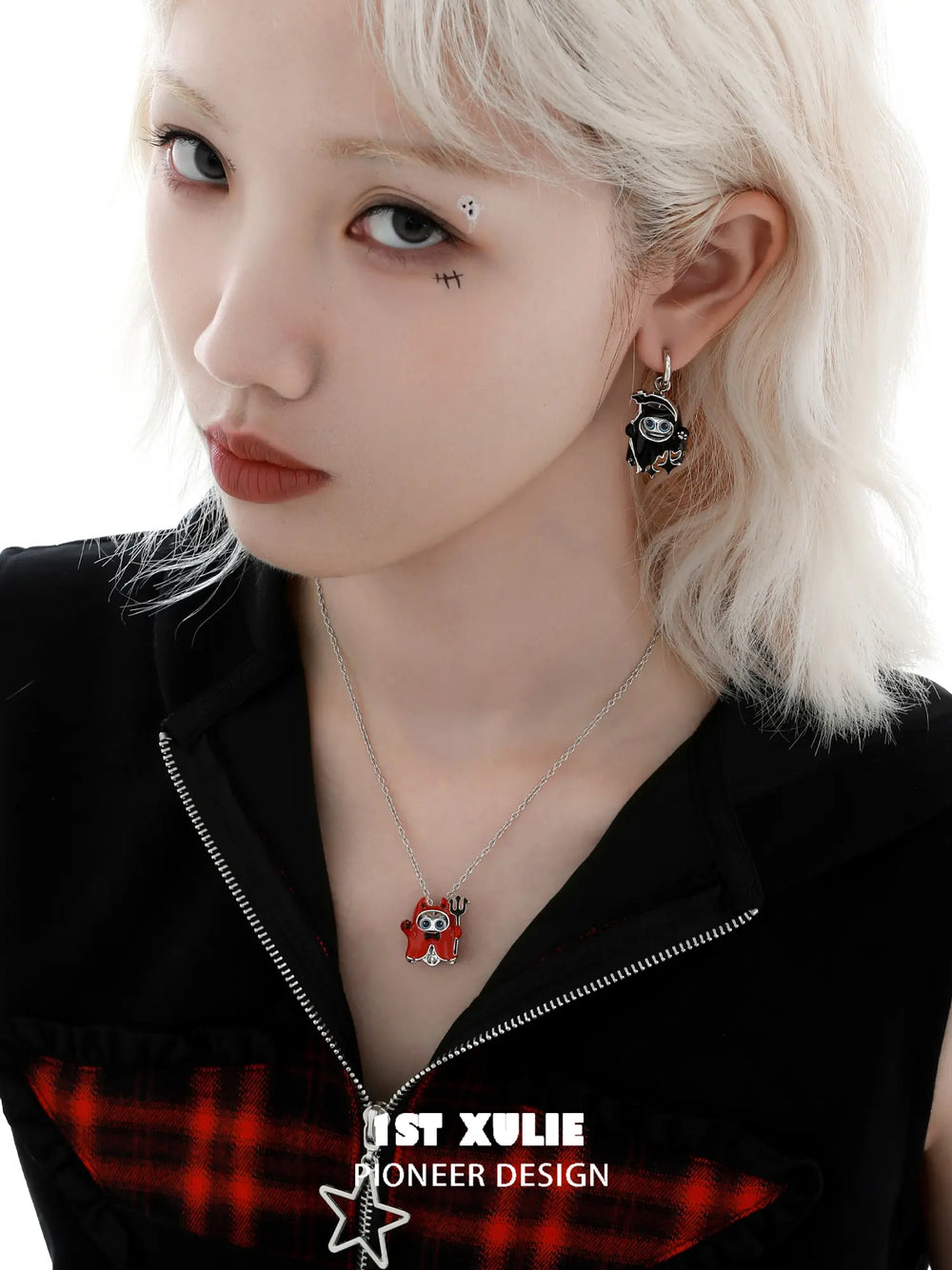 1ST XULIE "CANDLELIGHT GHOST" Interchangeable Ghost Cat Charm Necklace in Platinum Plated - All Four Charms View