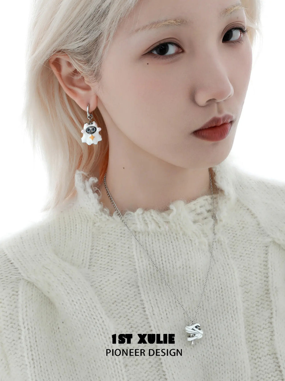 1ST XULIE "CANDLELIGHT GHOST" Interchangeable Ghost Cat Charm Necklace in Platinum Plated - Detail Shot