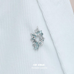1ST XULIE "Frozen Serpent Girl" Intricate Serpent Queen Brooch in Platinum Plated - Detail Shot