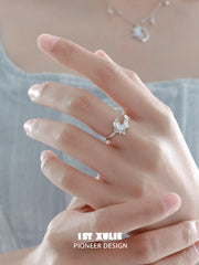 1ST XULIE "Melting Crescent" Melting Crescent Moon Ring in 925 Sterling Silver - Detail Shot