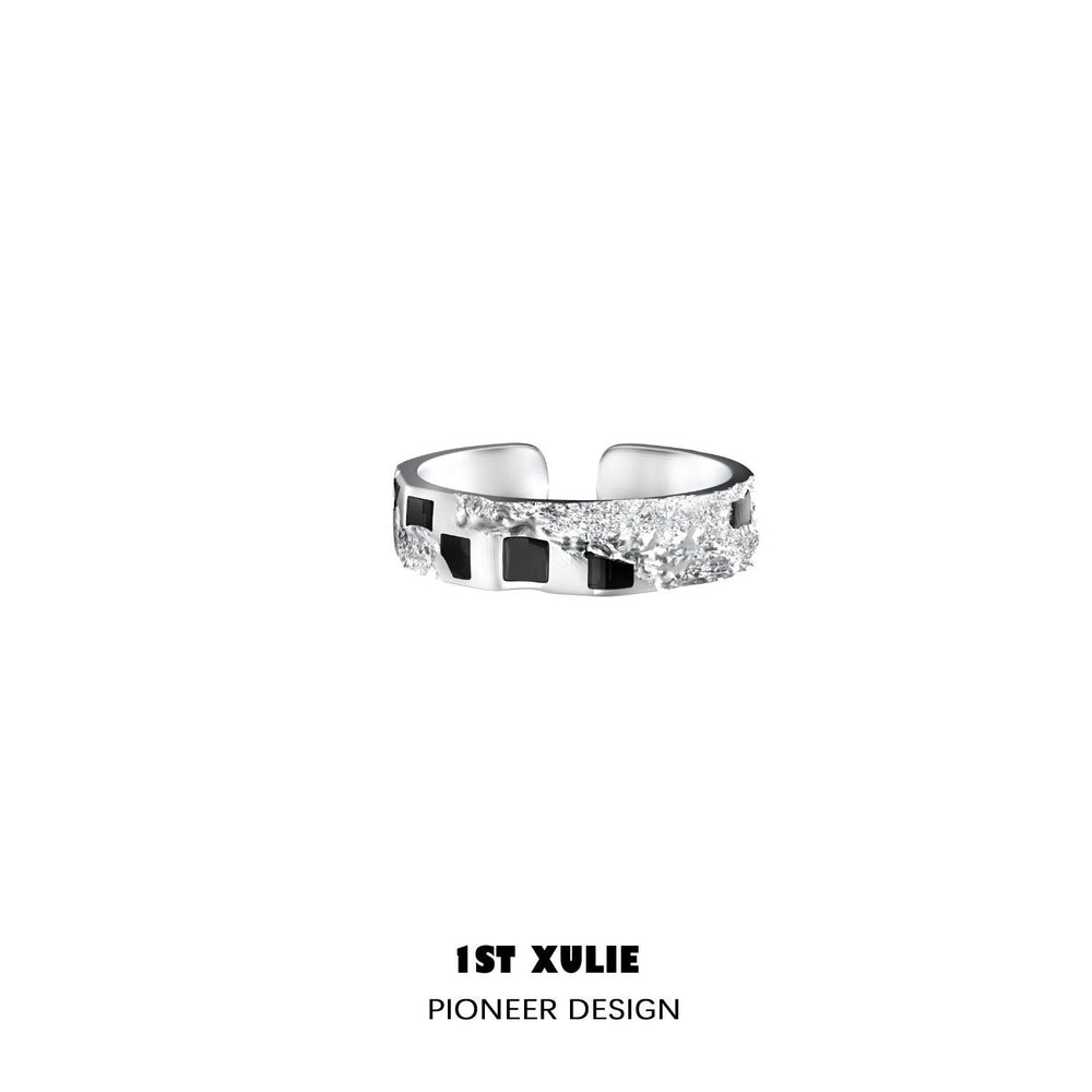 1ST XULIE "Checkerboard" Minimalist Checkerboard Band Ring in 925 Sterling Silver - Detail Shot