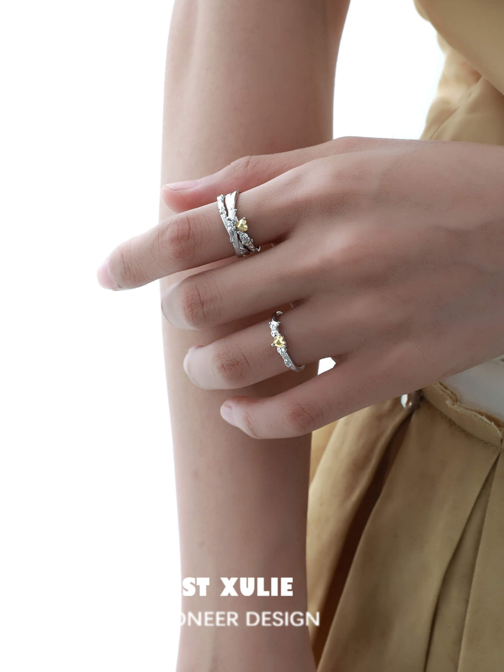 1ST XULIE "Immortal Lover" Minimalist Golden Heart Adjustable Ring in 925 Sterling Silver - Texture Detail