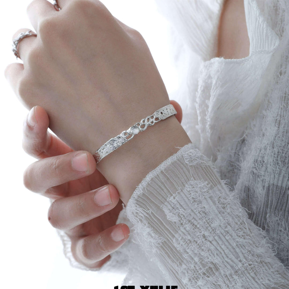 1ST XULIE "Daybreak" Minimalist White Agate Bangle Bracelet in 925 Sterling Silver - Detail Shot