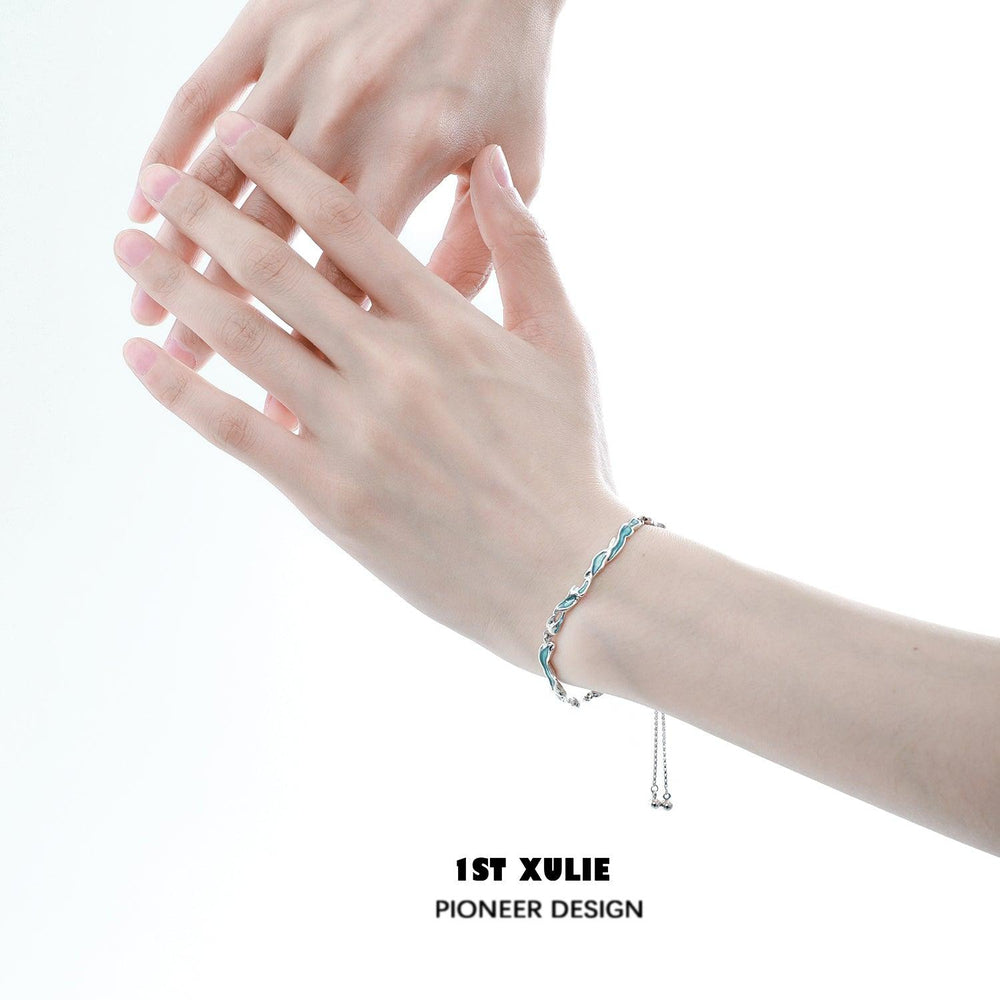 1ST XULIE "THE SEA" Ocean Blue Adjustable Link Bracelet in Platinum - Adjustable Clasp Detail