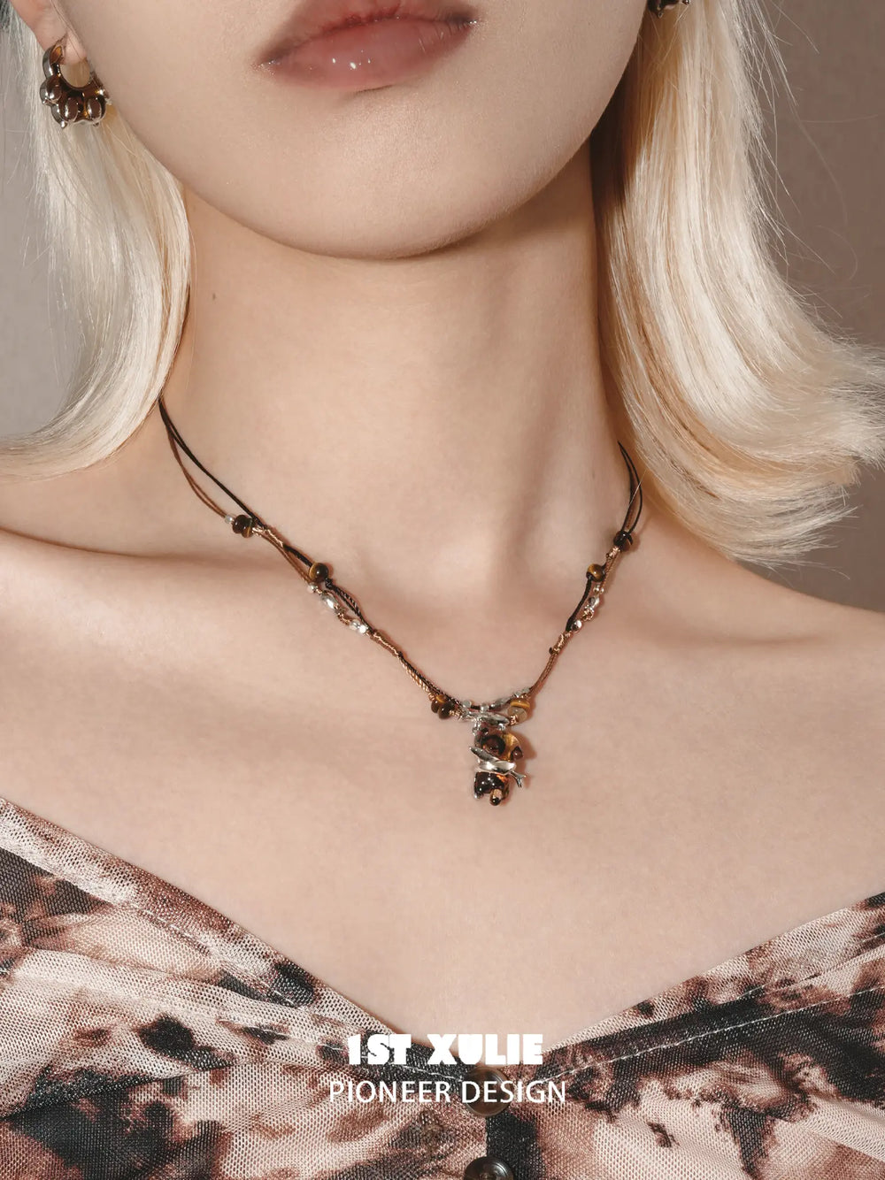 1ST XULIE Jewelry "LEOPARD CAT" Playful Leopard Cat Charm Pendant Necklace in Platinum Plated Brass - Detail Shot