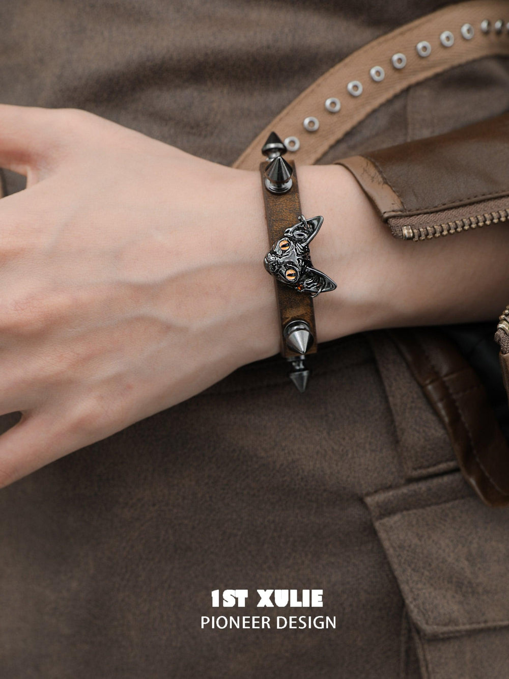 1ST XULIE "Cat's Gaze" Punk Sphinx Cat Studded Leather Bracelet in Cowhide and Alloy - Detail Shot