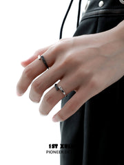 1ST XULIE "Scorch" Textured Detachable Rings in 925 Sterling Silver - On Model Close-Up