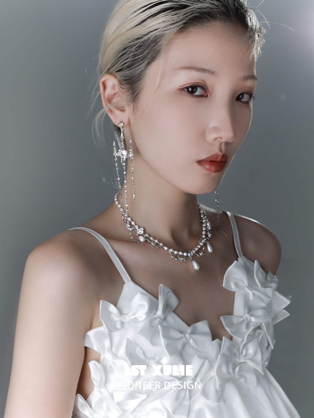 1ST XULIE "Crystal Palace" Statement Shell & Pearl Chandelier Choker Necklace in Platinum Plated - Clasp Detail