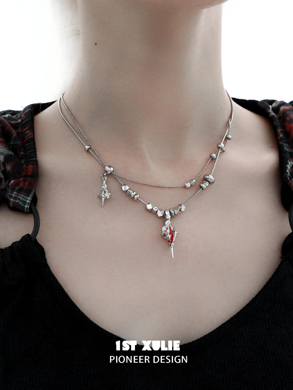 1ST XULIE "Star Trails" Moissanite Pendant Necklace in 24K Gold/Platinum - Detail Shot