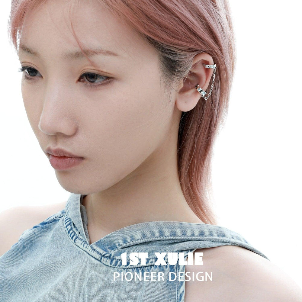 1ST XULIE "Starry Night" Platinum Plated Starry Night Chain Ear Clip - Detail Shot on Model