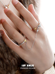 1ST XULIE "CAT'S GAZE" Statement Chain Cat Ring in 925 Sterling Silver - On Model Detail Shot