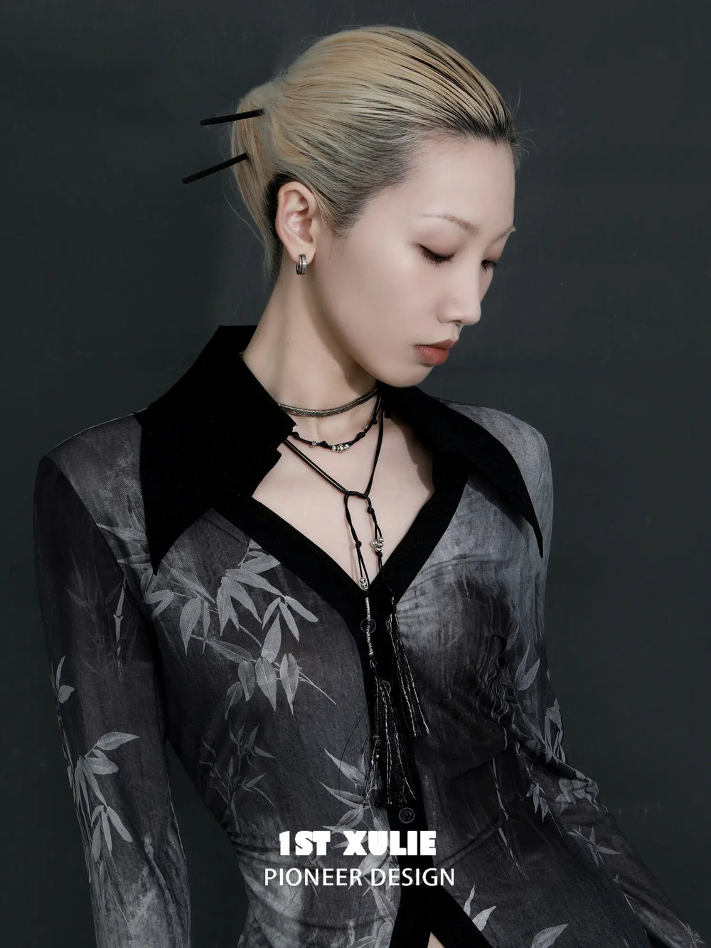 1ST XULIE "MONOLOGUES" Vintage Black Agate Tassel Lariat Necklace in Oxidized Silver Plated - On Model