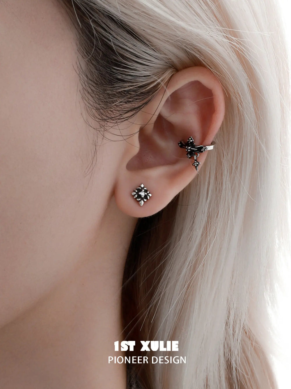 1ST XULIE "Irises" Vintage Fleur-de-Lis Stud Earrings in 925 Sterling Silver - Texture Detail