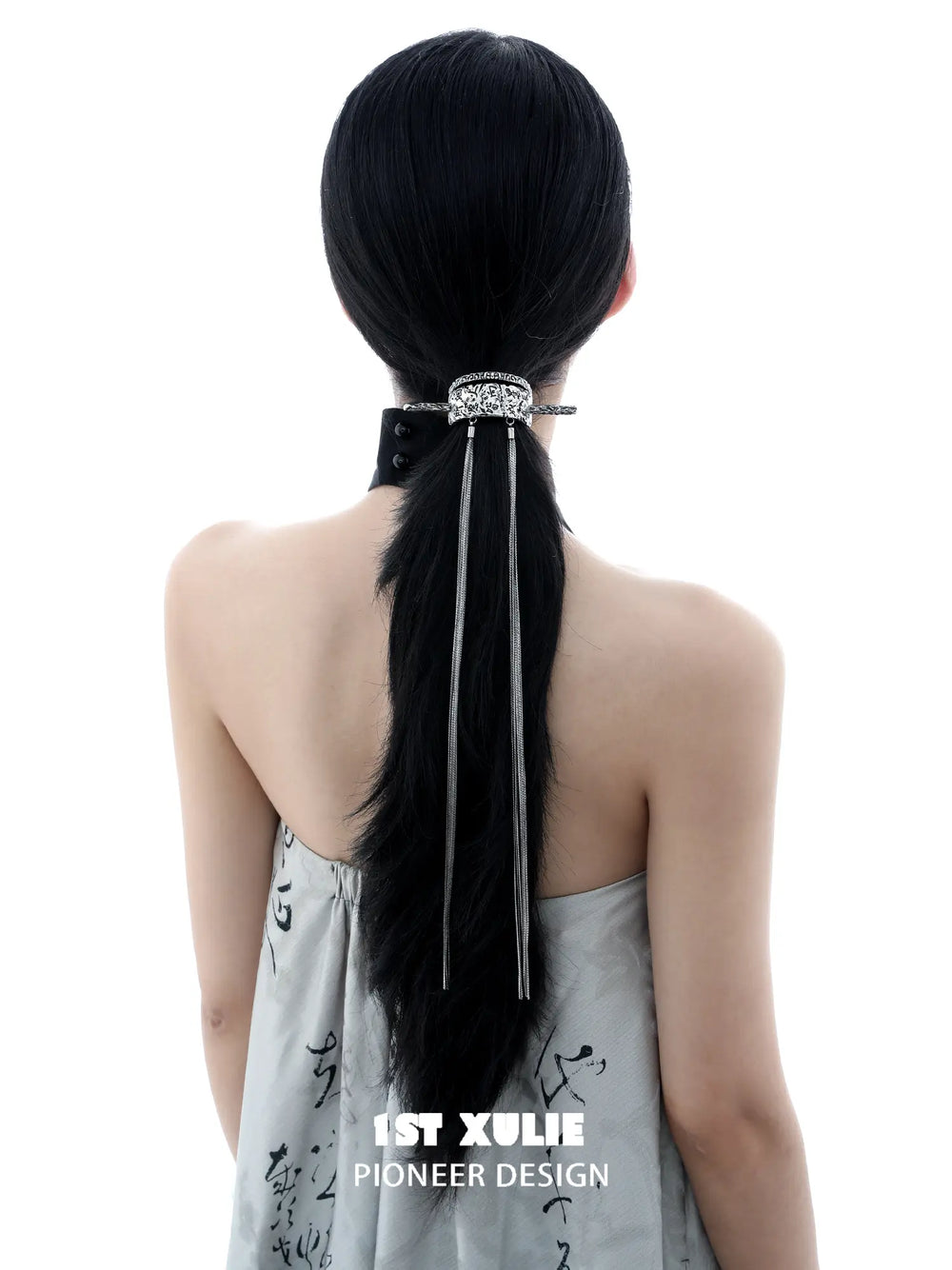 1ST XULIE "MONOLOGUES" Vintage Monologue Tassel Hairpin in Thai Silver Plated - Texture Detail