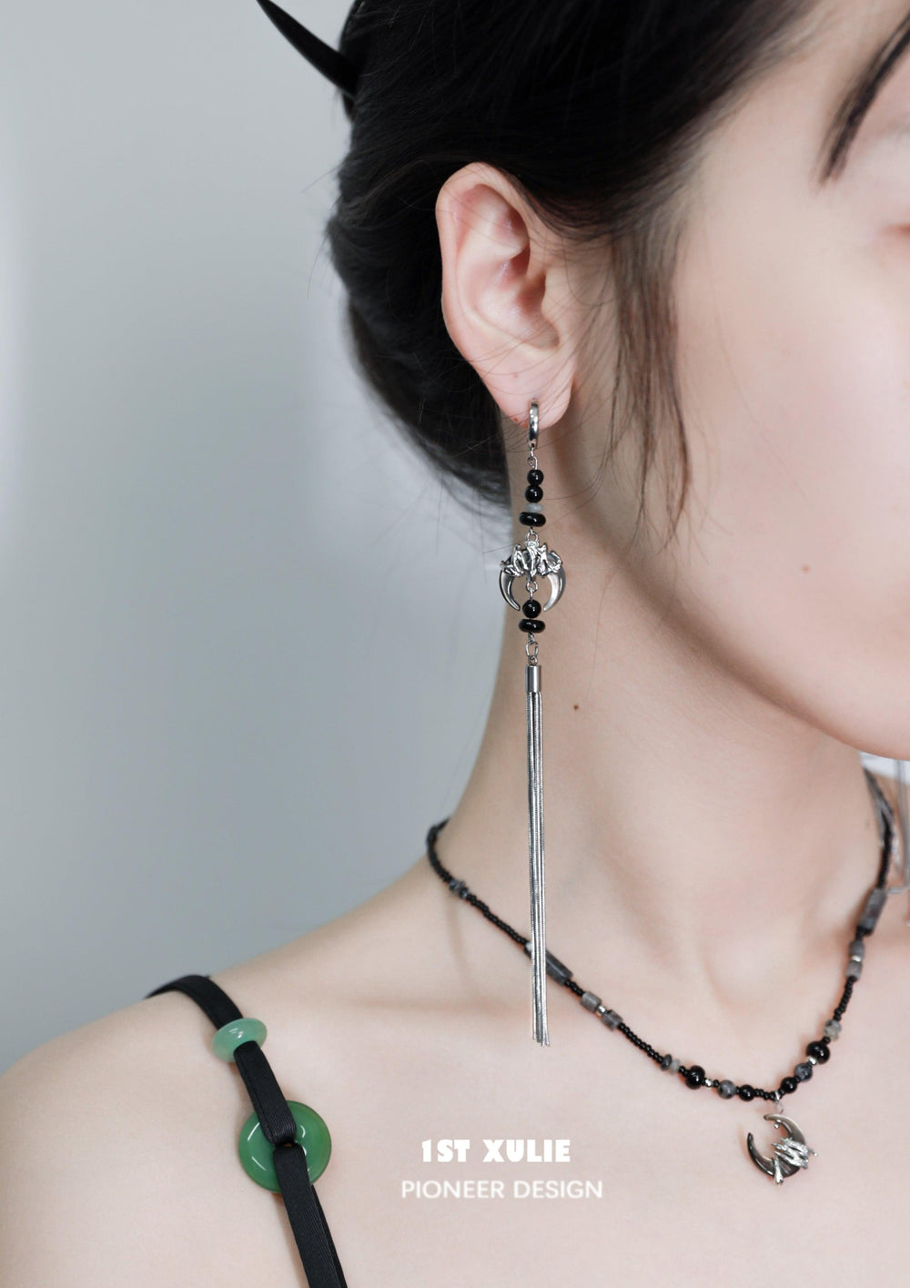 1ST XULIE "MYTH OF THE MOON" Vintage Moon & Agate Pendant Necklace in 925 Sterling Silver - Angled View