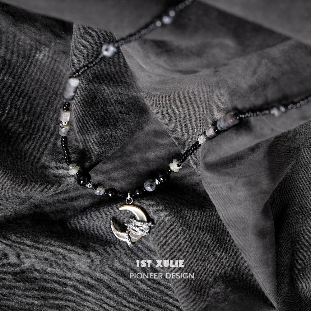 1ST XULIE "MYTH OF THE MOON" Vintage Moon & Agate Pendant Necklace in 925 Sterling Silver - Detail Shot