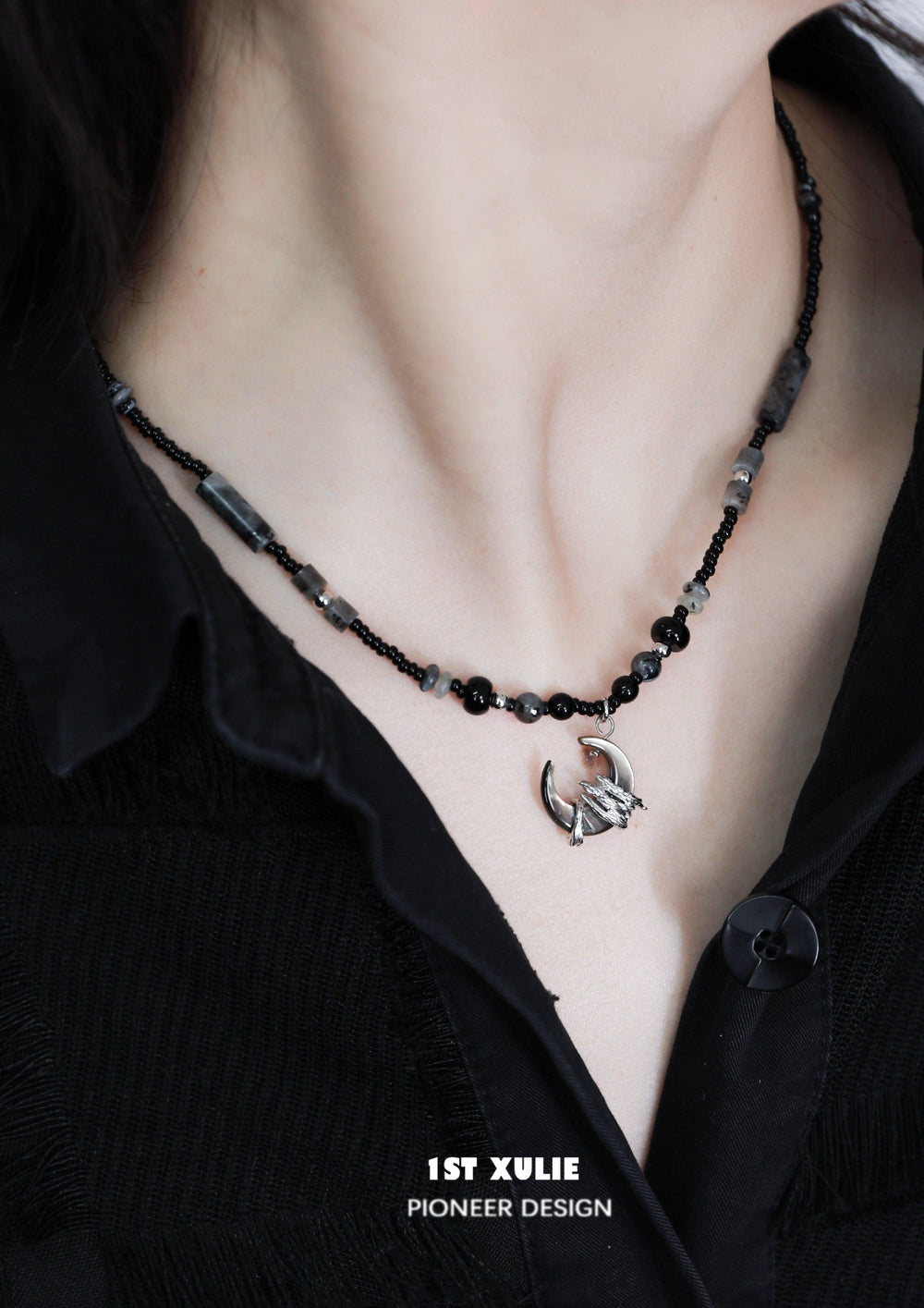 1ST XULIE "MYTH OF THE MOON" Vintage Moon & Agate Pendant Necklace in 925 Sterling Silver - Side View