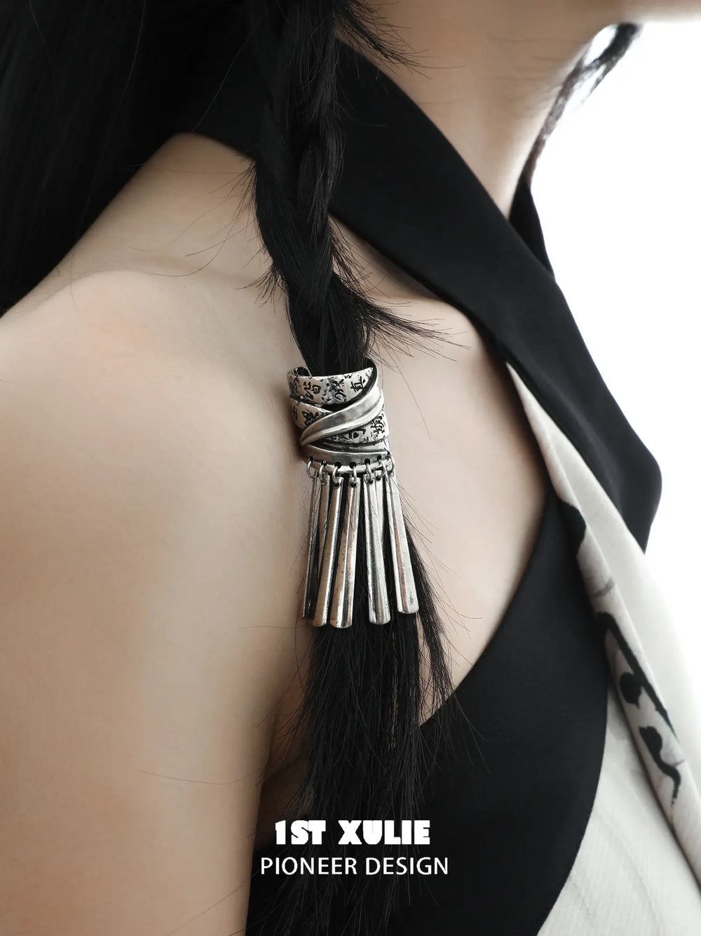 1ST XULIE Jewelry "MONOLOGUES" Vintage Sculptural Ponytail Hair Clip in Platinum Plated - Angle View