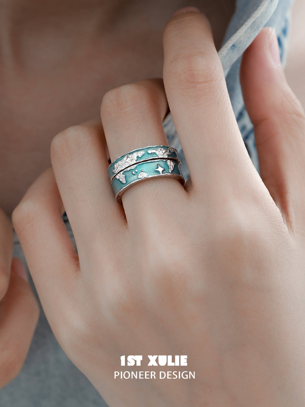 1ST XULIE "The Sea" World Map Couple's Rings in 925 Sterling Silver - Lifestyle Shot
