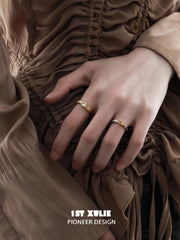 1ST XULIE "Lucifer" Black Swan Feather Wing Ring in 925 Sterling Silver - On Model Close-Up